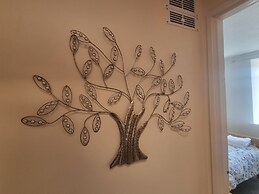 Lovely 2 Bedroom Apartment With Private Parking