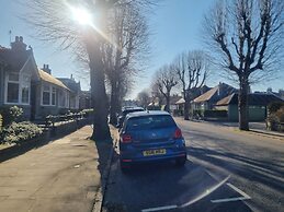 Lovely 2 Bedroom Apartment With Private Parking