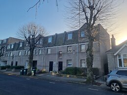 Lovely 2 Bedroom Apartment With Private Parking