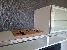 Lovely 2 Bedroom Apartment With Private Parking