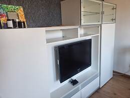 Lovely 2 Bedroom Apartment With Private Parking