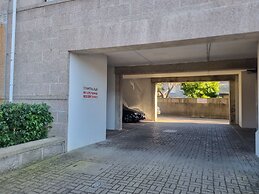 Lovely 2 Bedroom Apartment With Private Parking