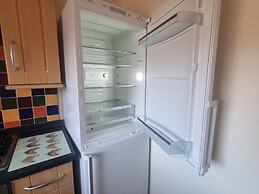 Lovely 2 Bedroom Apartment With Private Parking