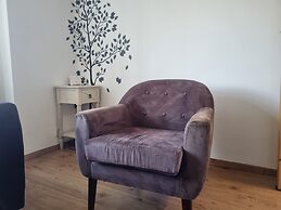 Lovely 2 Bedroom Apartment With Private Parking