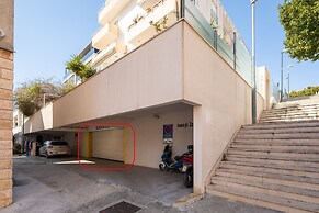 Modern apt With Terrace 4 min Walk to the Beach