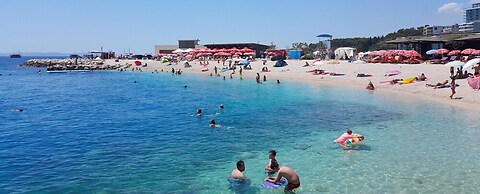 Modern apt With Terrace 4 min Walk to the Beach