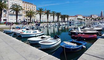 Modern apt With Terrace 4 min Walk to the Beach