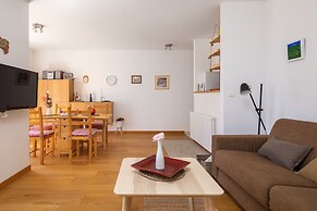 Modern apt With Terrace 4 min Walk to the Beach