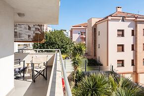 Modern apt With Terrace 4 min Walk to the Beach