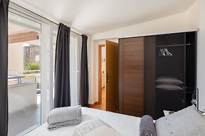 Modern apt With Terrace 4 min Walk to the Beach