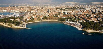 Modern apt With Terrace 4 min Walk to the Beach