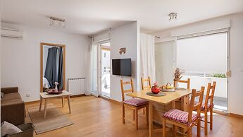 Modern apt With Terrace 4 min Walk to the Beach