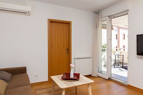 Modern apt With Terrace 4 min Walk to the Beach