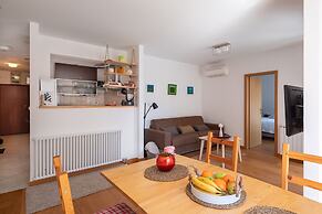 Modern apt With Terrace 4 min Walk to the Beach