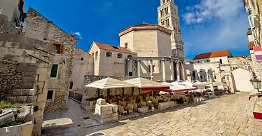 Modern apt With Terrace 4 min Walk to the Beach