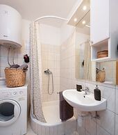 Modern apt With Terrace 4 min Walk to the Beach