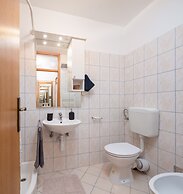 Modern apt With Terrace 4 min Walk to the Beach