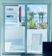 The Marlin Beachside