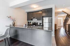 Lakeshore 3BR 2 5BA Townhome 1 min to the Beach