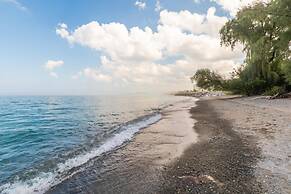 Lakeshore 3BR 2 5BA Townhome 1 min to the Beach