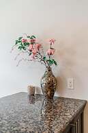 Lakeshore 3BR 2 5BA Townhome 1 min to the Beach