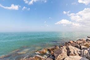 Lakeshore 3BR 2 5BA Townhome 1 min to the Beach