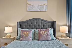 Modern DT Condo Balcony Parking Gym Hot Tub