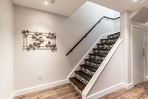 Unique Townhome Private HOT TUB Gym Sauna BBQ Playground Garage