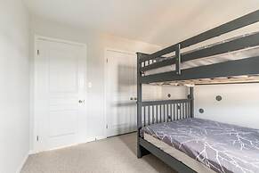 Unique Townhome Private HOT TUB Gym Sauna BBQ Playground Garage