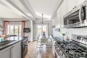 Unique Townhome Private HOT TUB Gym Sauna BBQ Playground Garage