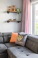 Unique Townhome Private HOT TUB Gym Sauna BBQ Playground Garage