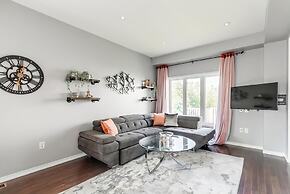 Unique Townhome Private HOT TUB Gym Sauna BBQ Playground Garage