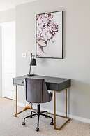 Unique Townhome Private HOT TUB Gym Sauna BBQ Playground Garage