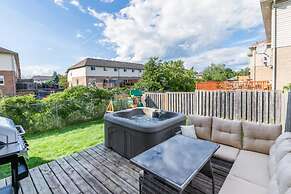 Unique Townhome Private HOT TUB Gym Sauna BBQ Playground Garage