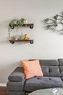 Unique Townhome Private HOT TUB Gym Sauna BBQ Playground Garage