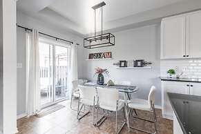 Unique Townhome Private HOT TUB Gym Sauna BBQ Playground Garage