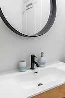 Unique Townhome Private HOT TUB Gym Sauna BBQ Playground Garage