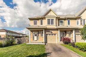 Unique Townhome Private HOT TUB Gym Sauna BBQ Playground Garage