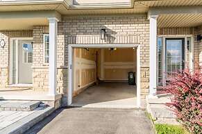 Unique Townhome Private HOT TUB Gym Sauna BBQ Playground Garage