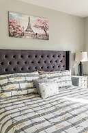 Unique Townhome Private HOT TUB Gym Sauna BBQ Playground Garage