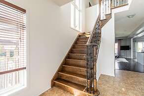 Unique Townhome Private HOT TUB Gym Sauna BBQ Playground Garage