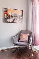 Unique Townhome Private HOT TUB Gym Sauna BBQ Playground Garage