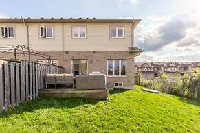 Unique Townhome Private HOT TUB Gym Sauna BBQ Playground Garage