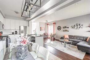 Unique Townhome Private HOT TUB Gym Sauna BBQ Playground Garage