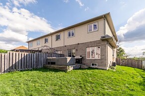 Luxury 3BR 2 5BA Townhome Private HOT TUB GYM BBQ Sauna