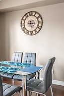 Luxury 3BR 2 5BA Townhome Private HOT TUB GYM BBQ Sauna