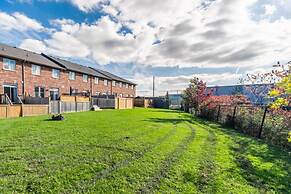 Luxury 3BR 2 5BA Townhome Private HOT TUB GYM BBQ Sauna