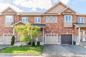 Luxury 3BR 2 5BA Townhome Private HOT TUB GYM BBQ Sauna