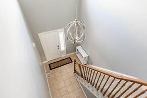 Luxury 3BR 2 5BA Townhome Private HOT TUB GYM BBQ Sauna