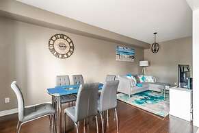 Luxury 3BR 2 5BA Townhome Private HOT TUB GYM BBQ Sauna